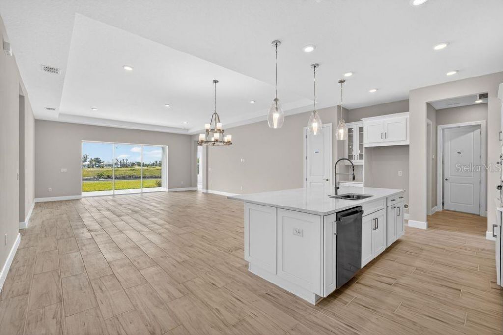 13716 Buchanan Drive, Palmetto, FL 34221 Photo