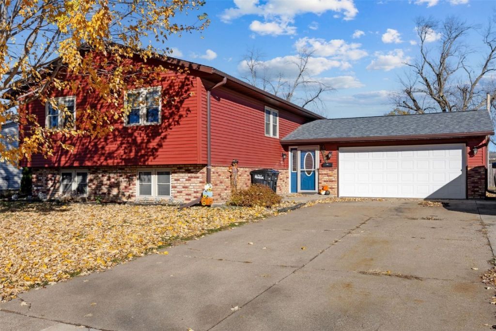 2570 Clark Avenue, Marion, IA 52302 Main Photo