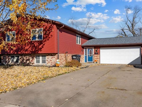 2570 Clark Avenue, Marion, IA 52302