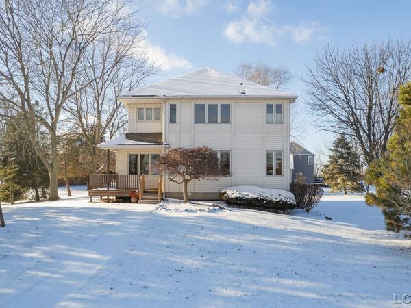 12301 Lakeshore, La Salle, MI 48145