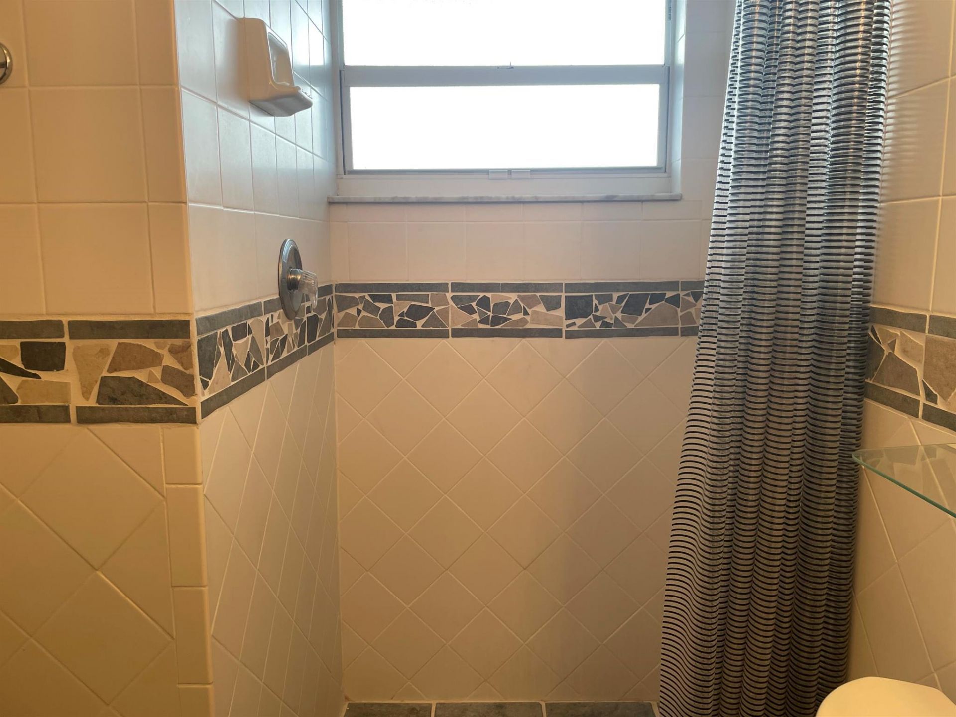 729 Lori Drive, Unit 405, Palm Springs, FL 33461 Photo