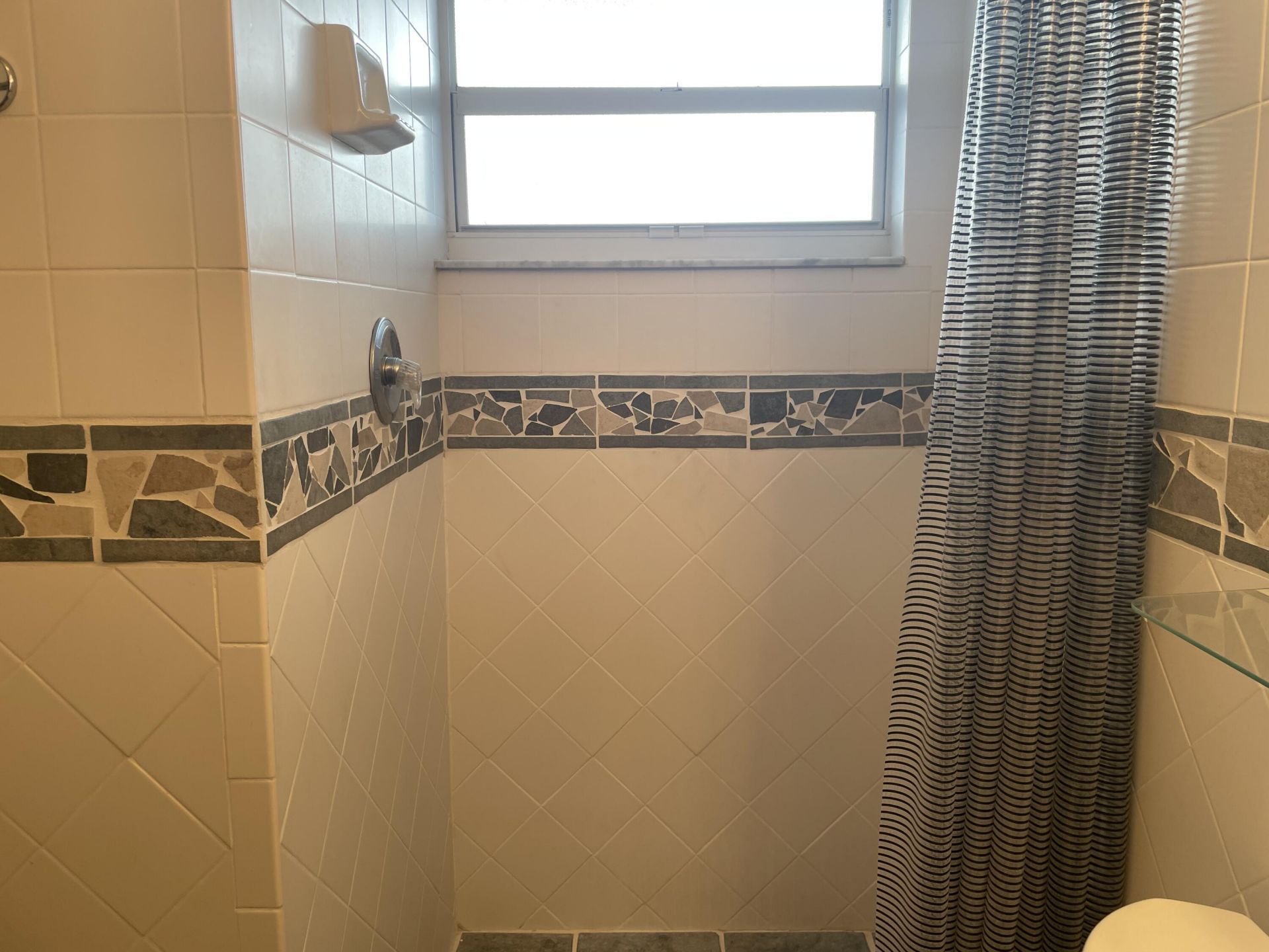 729 Lori Drive, Unit 405, Palm Springs, FL 33461 Photo