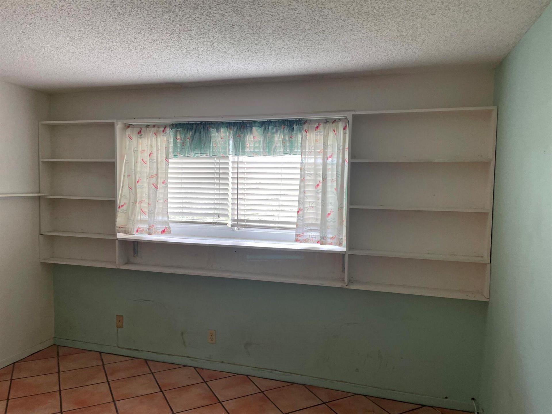 729 Lori Drive, Unit 405, Palm Springs, FL 33461 Photo