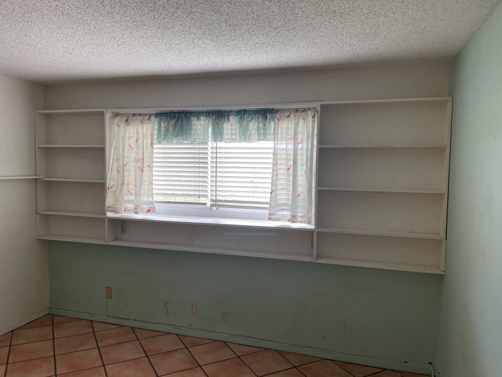 729 Lori Drive, Unit 405, Palm Springs, FL 33461 Photo