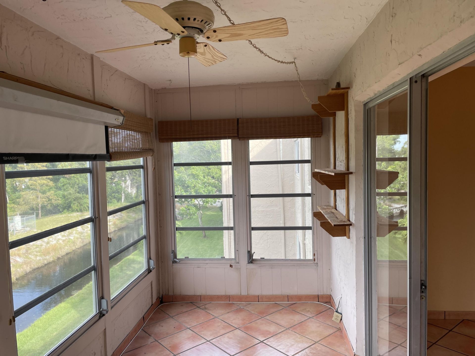 729 Lori Drive, Unit 405, Palm Springs, FL 33461 Photo