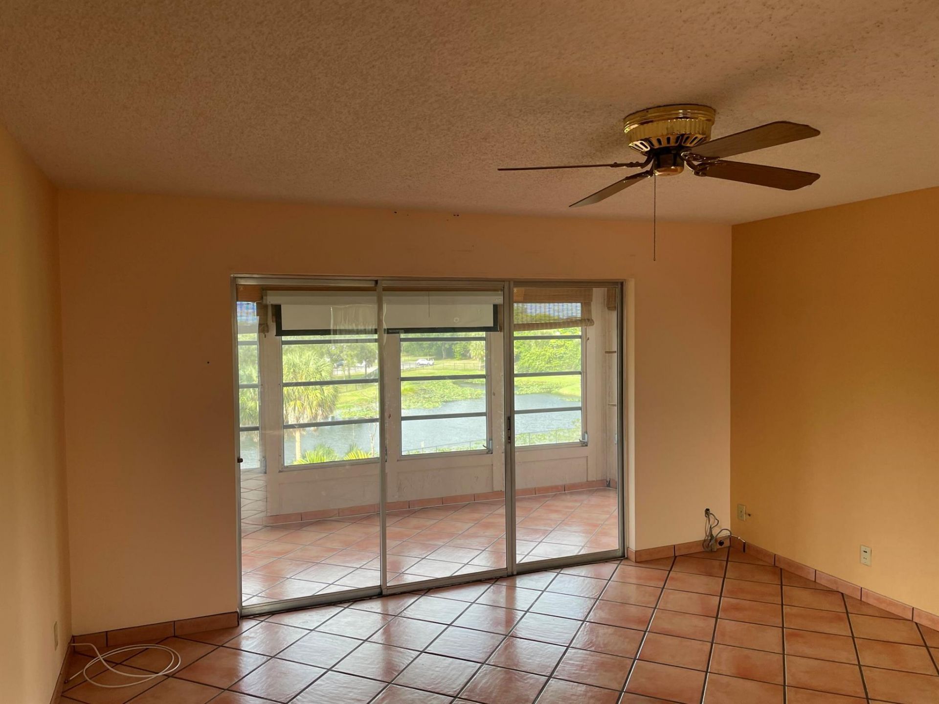 729 Lori Drive, Unit 405, Palm Springs, FL 33461 Photo