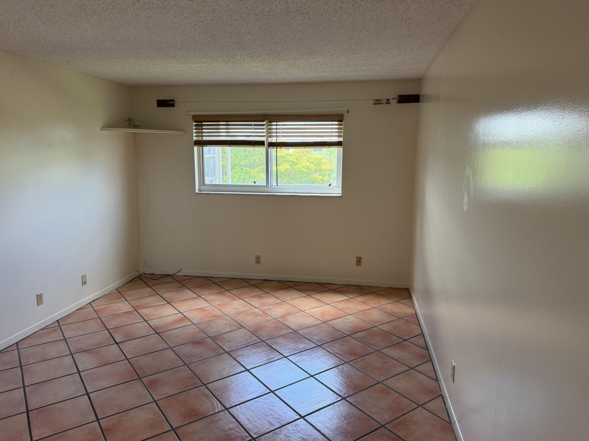 729 Lori Drive, Unit 405, Palm Springs, FL 33461 Photo