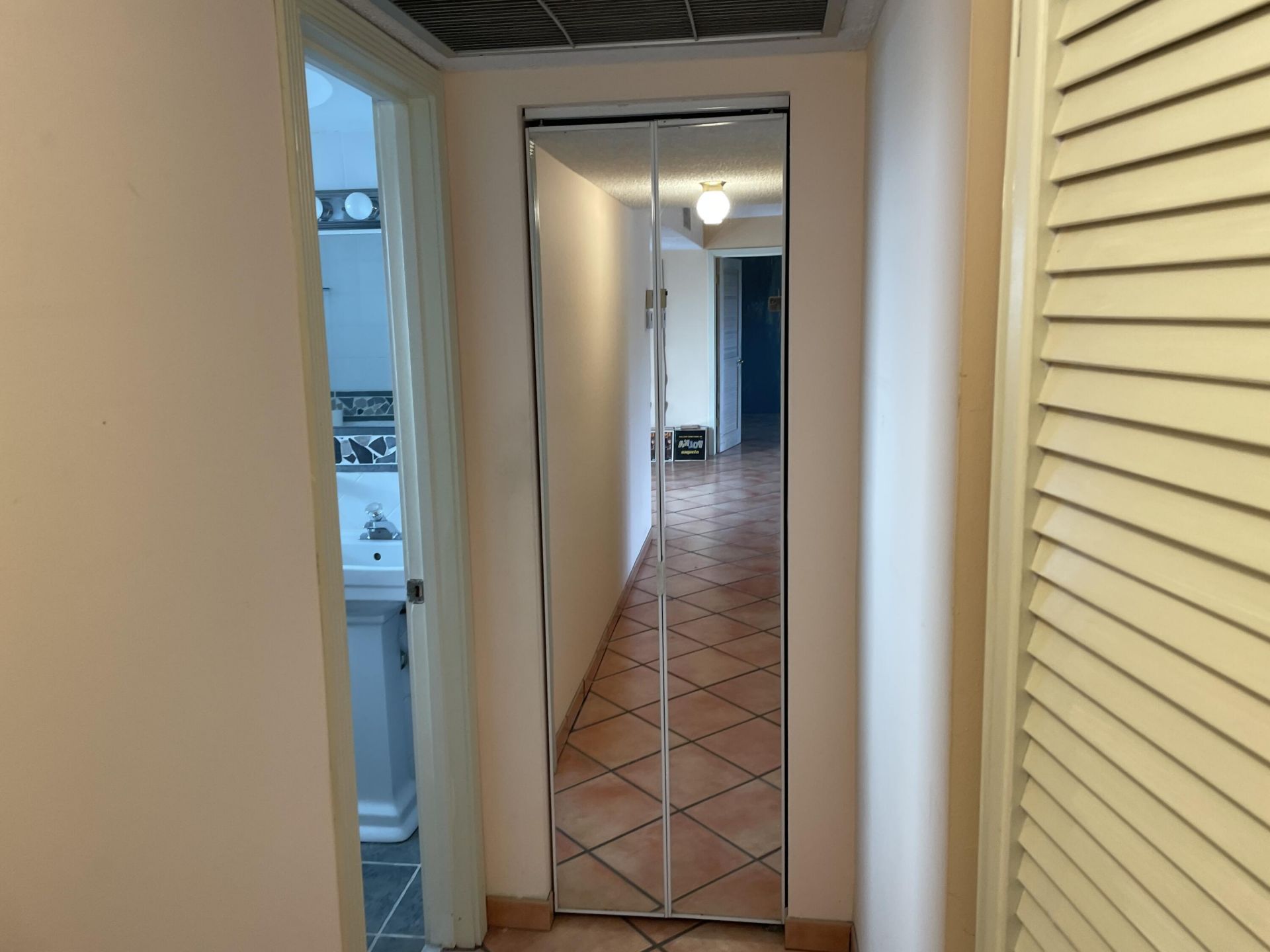 729 Lori Drive, Unit 405, Palm Springs, FL 33461 Photo