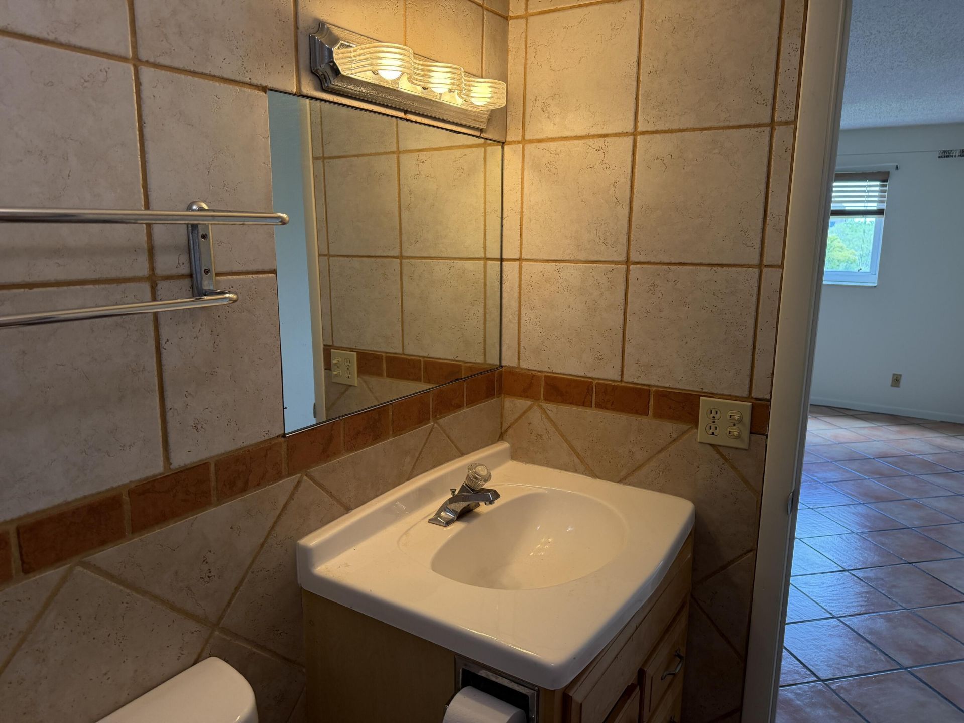 729 Lori Drive, Unit 405, Palm Springs, FL 33461 Photo