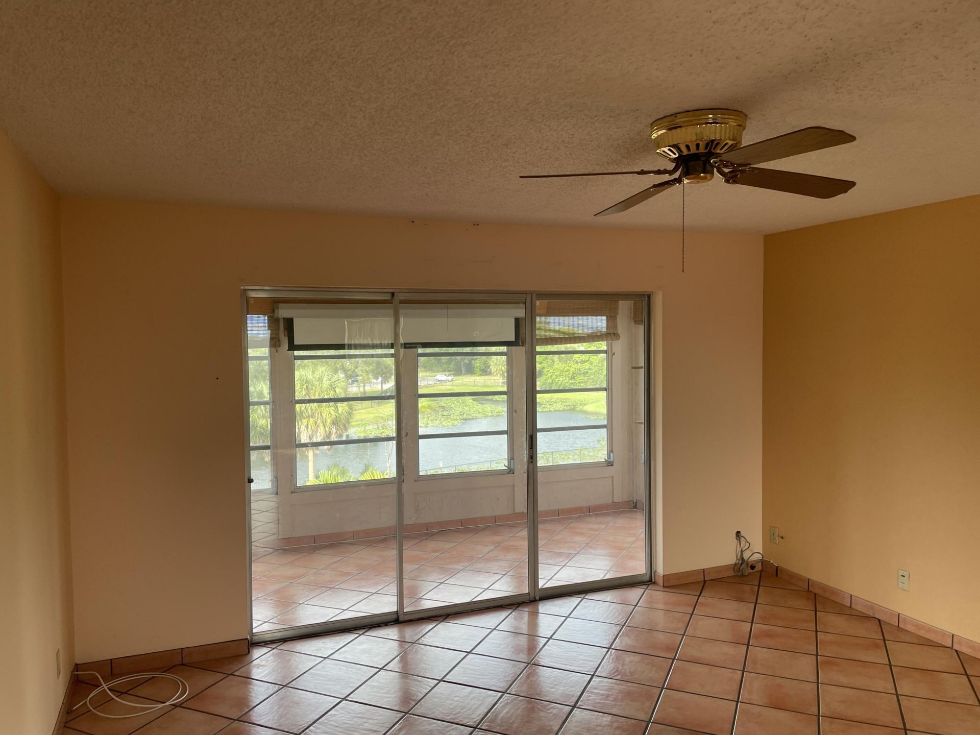 729 Lori Drive, Unit 405, Palm Springs, FL 33461 Photo