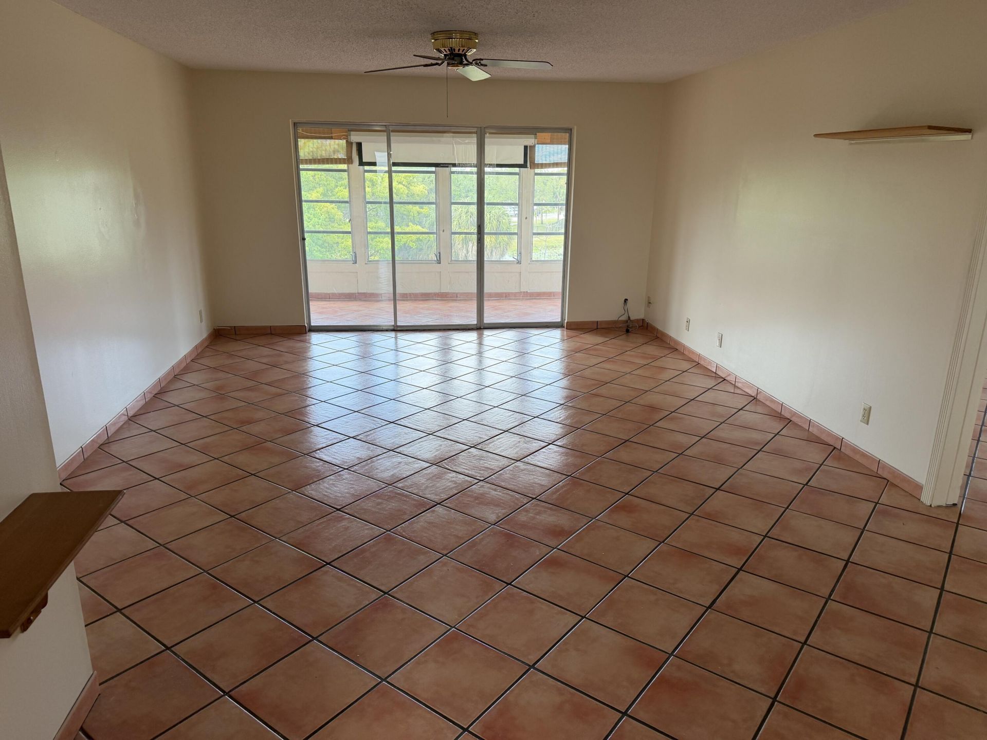 729 Lori Drive, Unit 405, Palm Springs, FL 33461 Photo