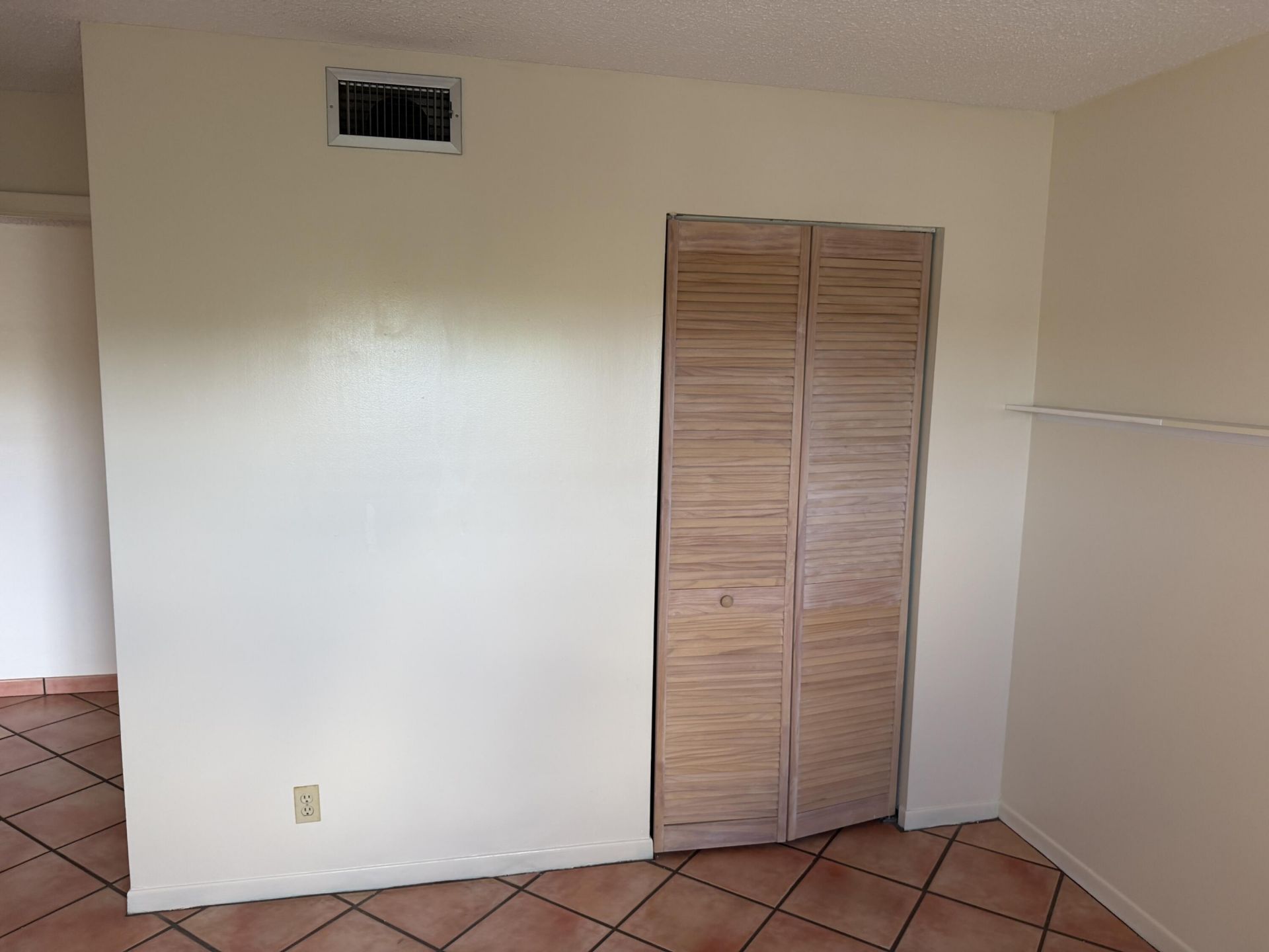 729 Lori Drive, Unit 405, Palm Springs, FL 33461 Photo