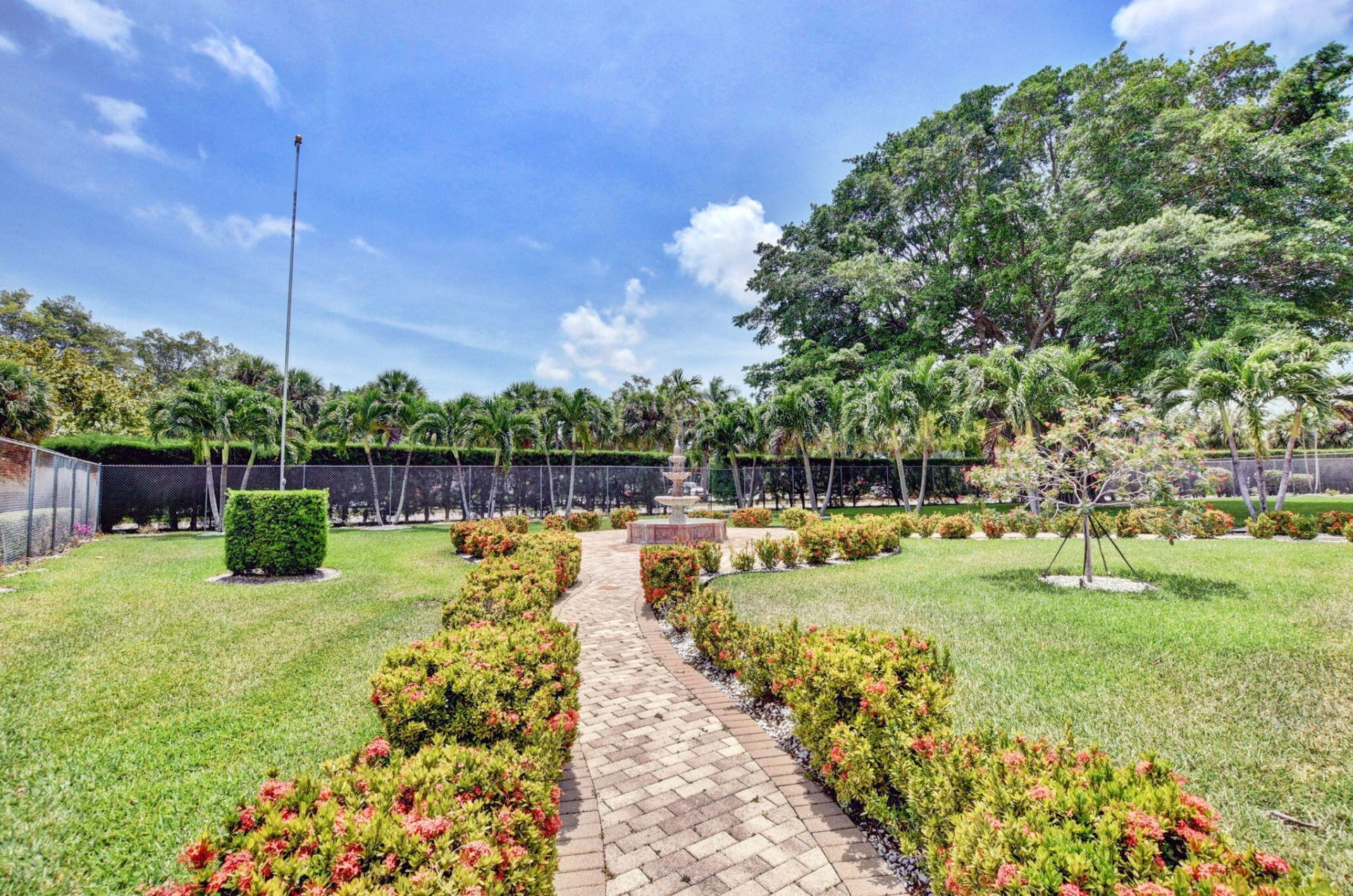 729 Lori Drive, Unit 405, Palm Springs, FL 33461 Photo