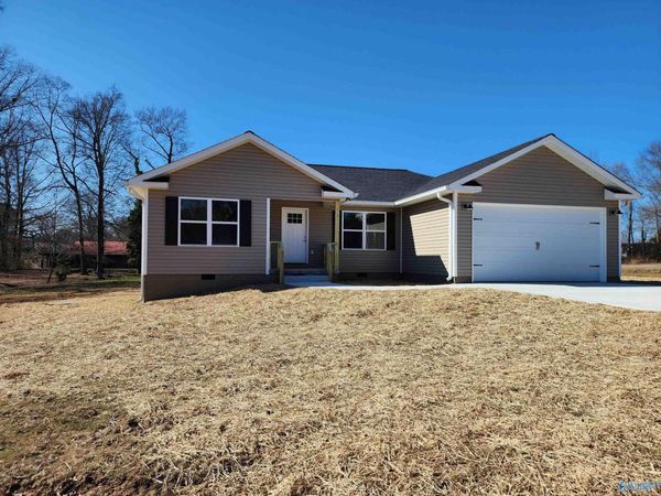 156 Sherwood Blvd, Fyffe, AL 35971