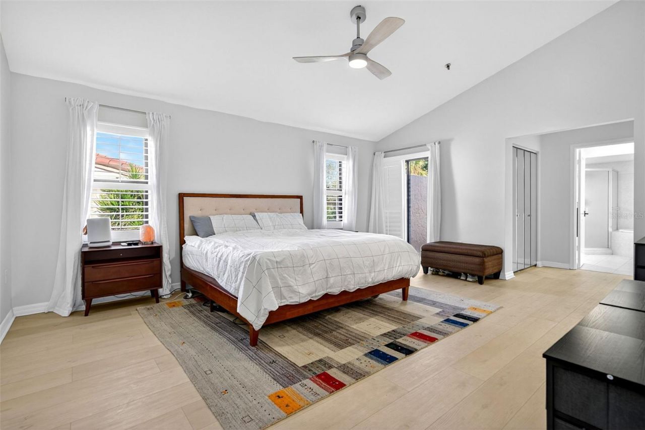 2323 Harbour Oaks Drive, Longboat Key, FL 34228 Photo