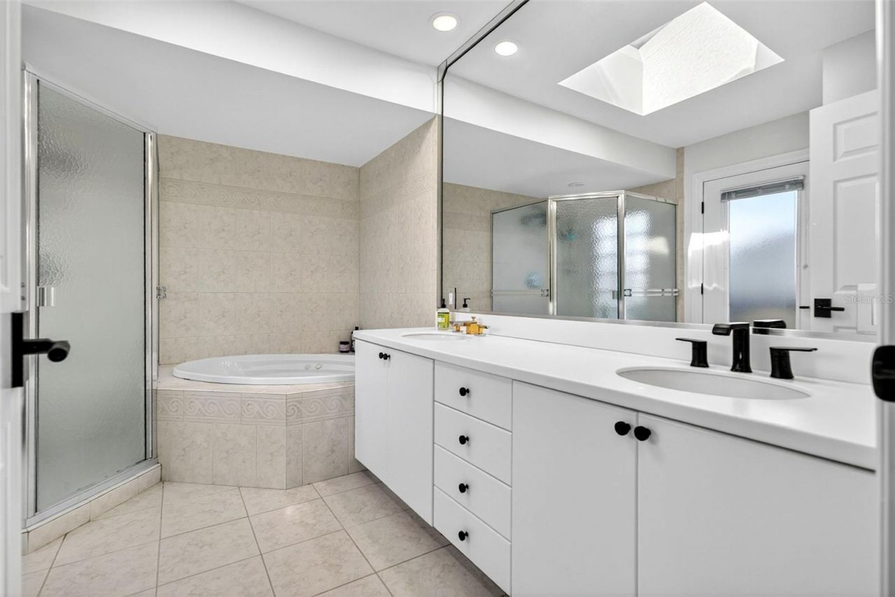 2323 Harbour Oaks Drive, Longboat Key, FL 34228 Photo