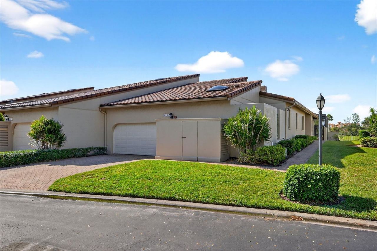 2323 Harbour Oaks Drive, Longboat Key, FL 34228 Photo