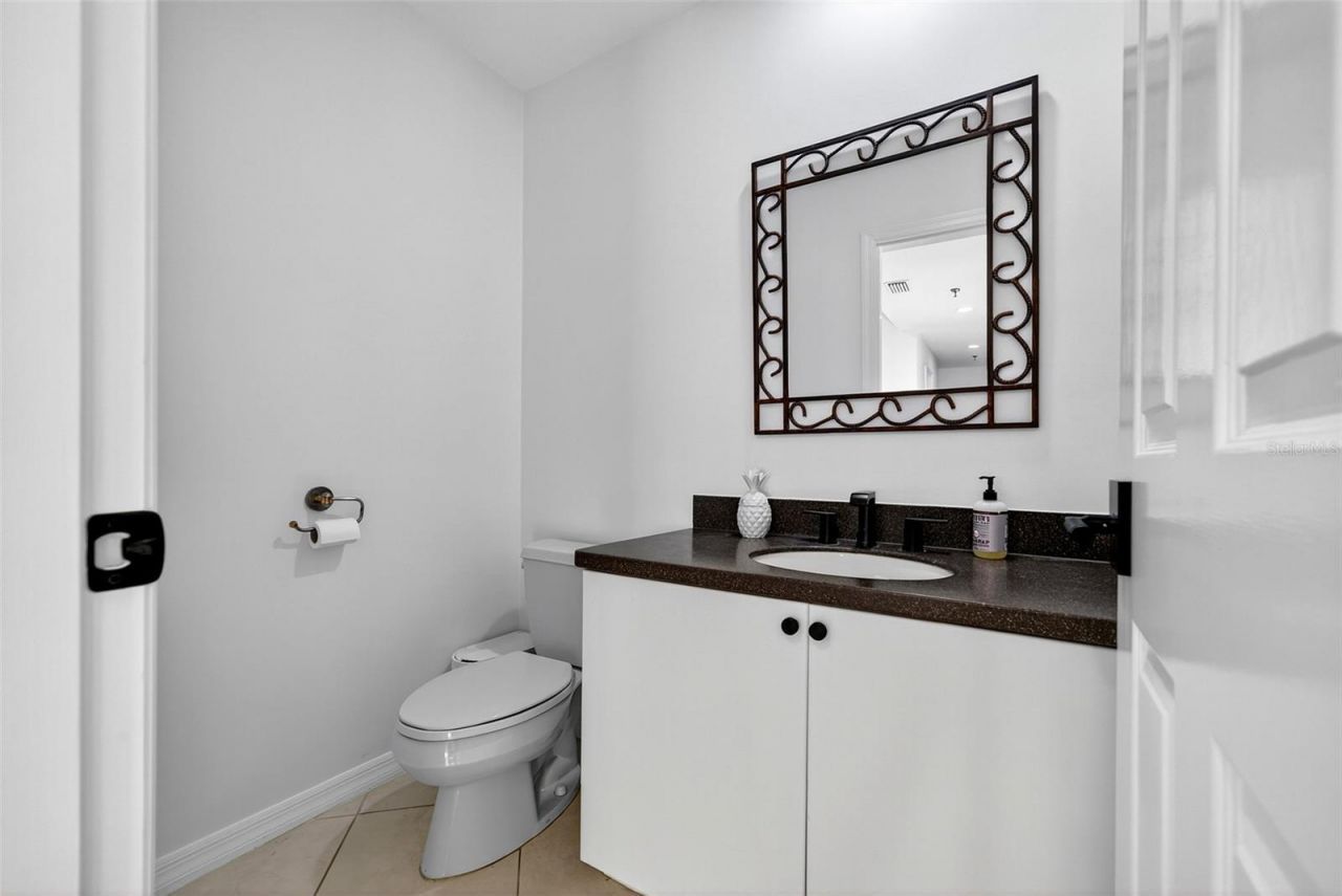 2323 Harbour Oaks Drive, Longboat Key, FL 34228 Photo