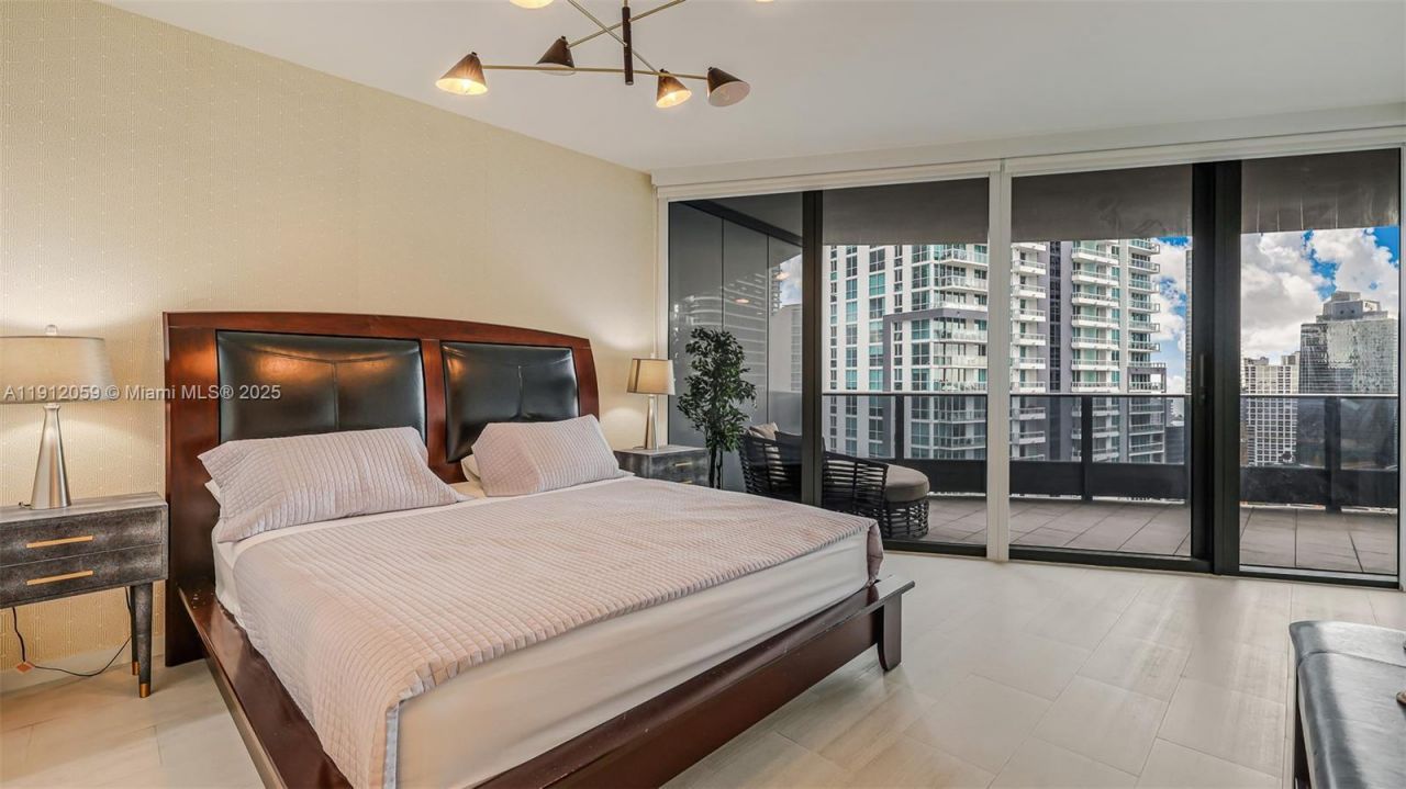 1000 Brickell Plz, Unit 3002, Miami, FL 33131 Photo