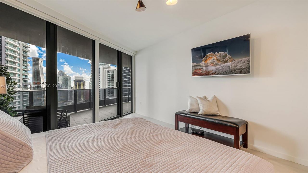 1000 Brickell Plz, Unit 3002, Miami, FL 33131 Photo