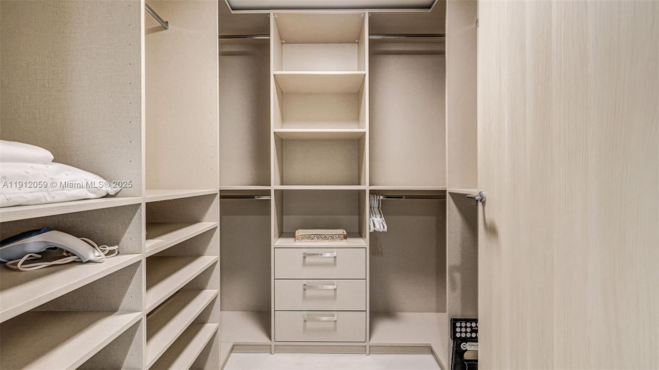 1000 Brickell Plz, Unit 3002, Miami, FL 33131 Photo