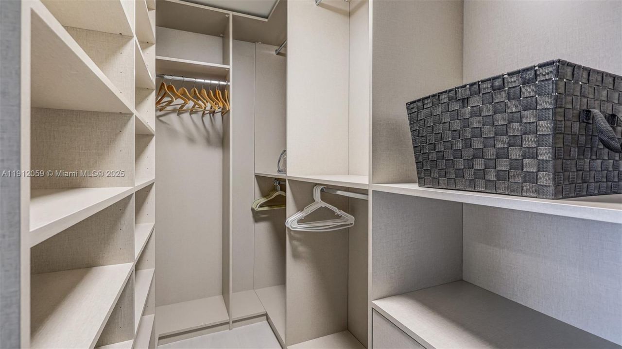 1000 Brickell Plz, Unit 3002, Miami, FL 33131 Photo