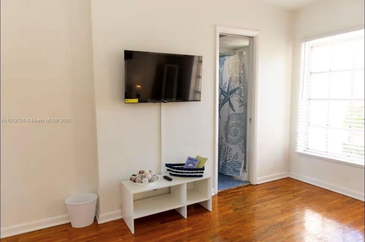 1949 NE 123rd St, North Miami, FL 33181 Photo