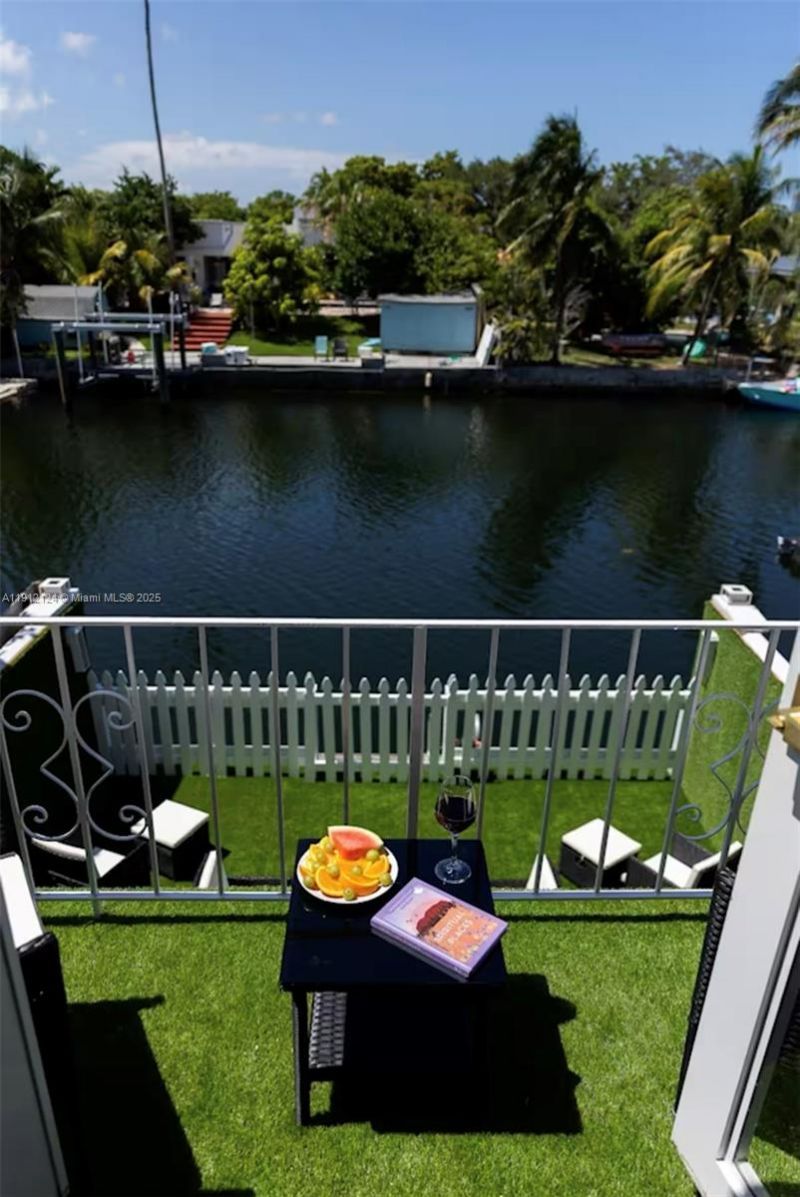 1949 NE 123rd St, North Miami, FL 33181 Photo