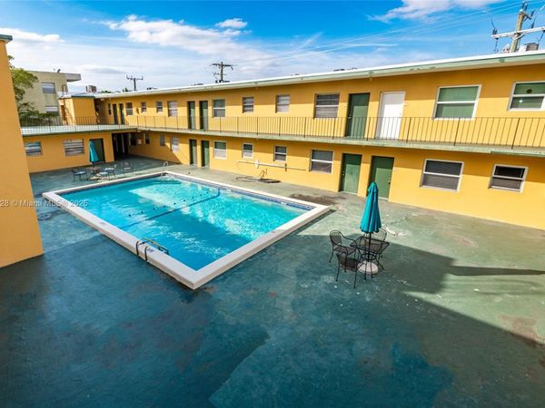 1975 NE 135th St, Unit 3B, North Miami, FL 33181