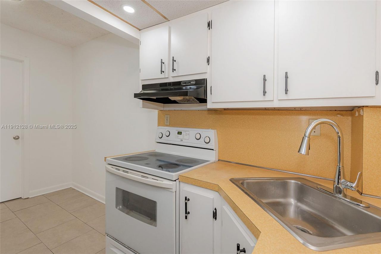 1975 NE 135th St, Unit 3B, North Miami, FL 33181 Photo