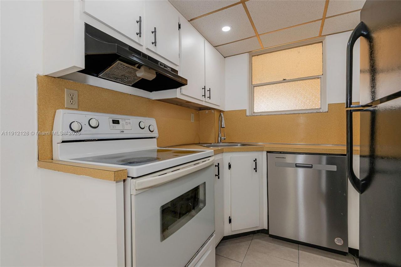 1975 NE 135th St, Unit 3B, North Miami, FL 33181 Photo