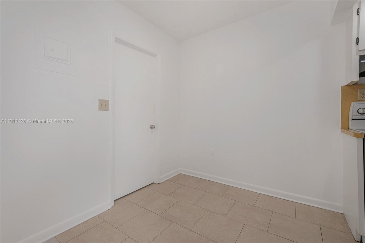 1975 NE 135th St, Unit 3B, North Miami, FL 33181 Photo