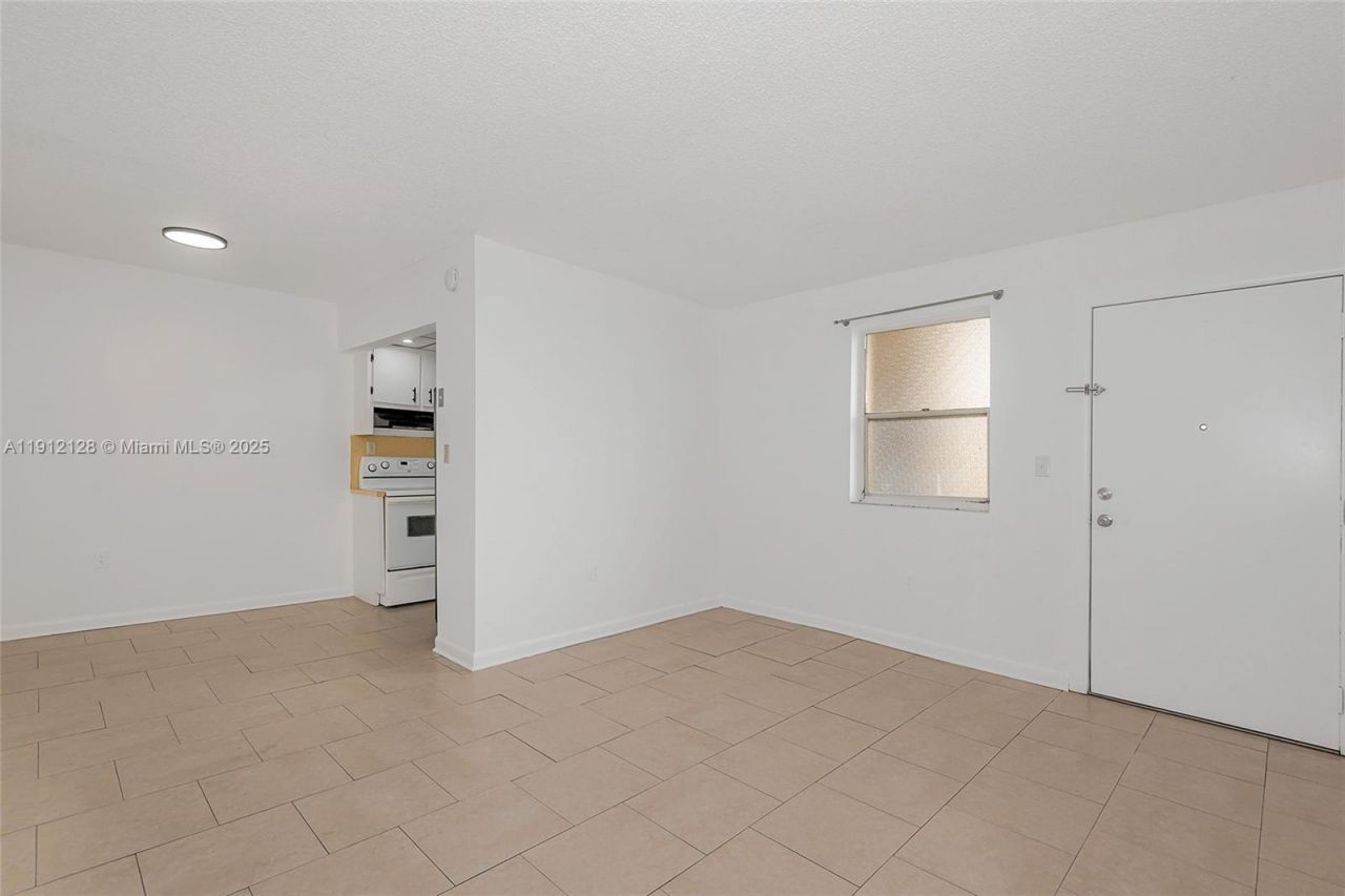 1975 NE 135th St, Unit 3B, North Miami, FL 33181 Photo