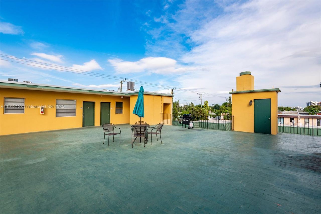 1975 NE 135th St, Unit 3B, North Miami, FL 33181 Photo