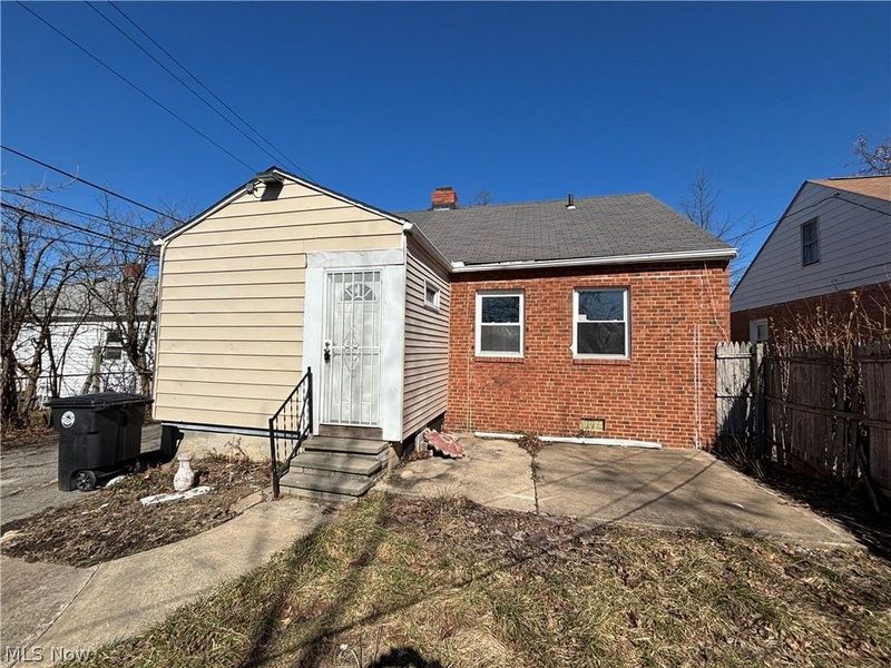 16706 Palda Drive, Cleveland, OH 44128 Photo 2