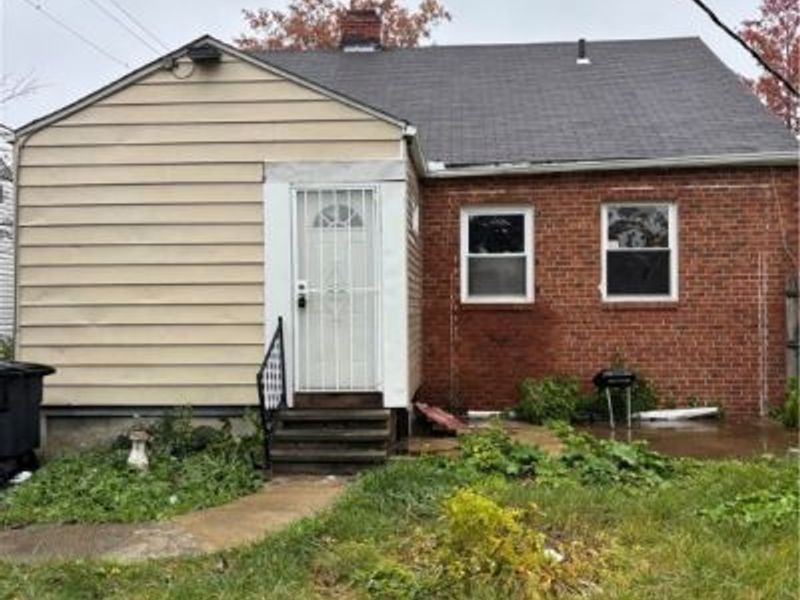 16706 Palda Drive, Cleveland, OH 44128 Photo 2