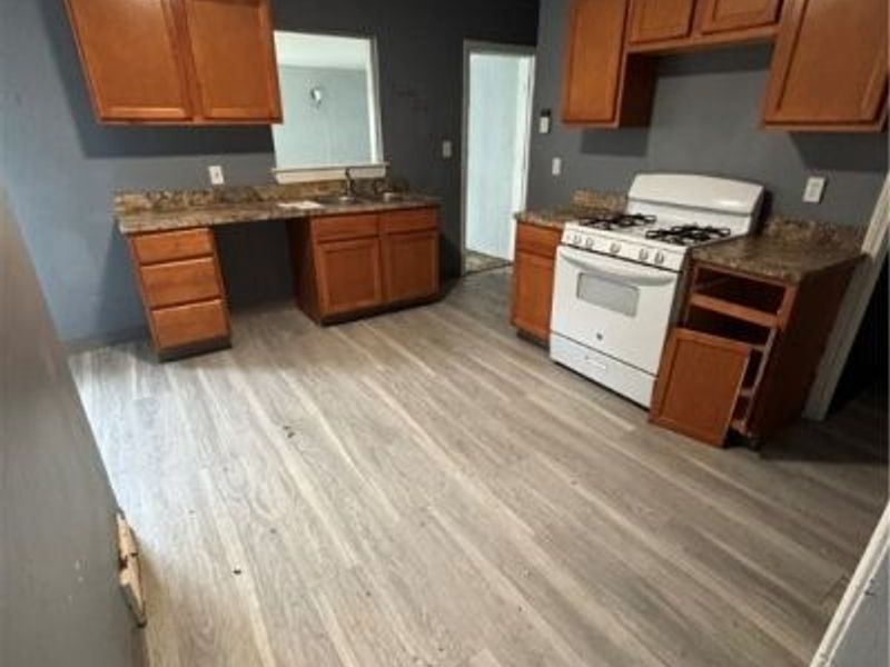 16706 Palda Drive, Cleveland, OH 44128 Photo 3