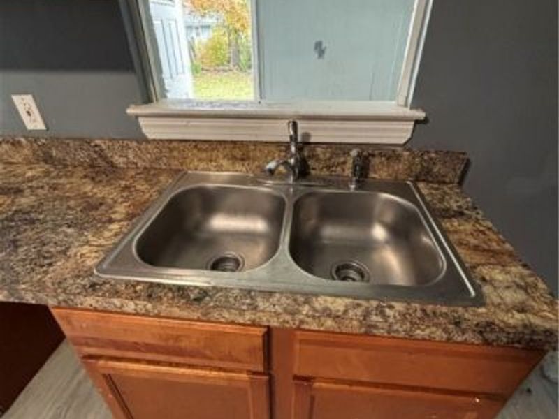 16706 Palda Drive, Cleveland, OH 44128 Photo 5