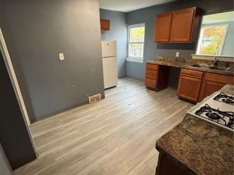 16706 Palda Drive, Cleveland, OH 44128 Photo 8