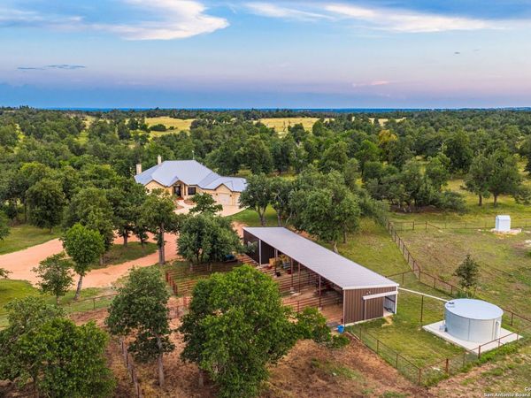 1554 Vintage Oaks Dr, Fredericksburg, TX 78624