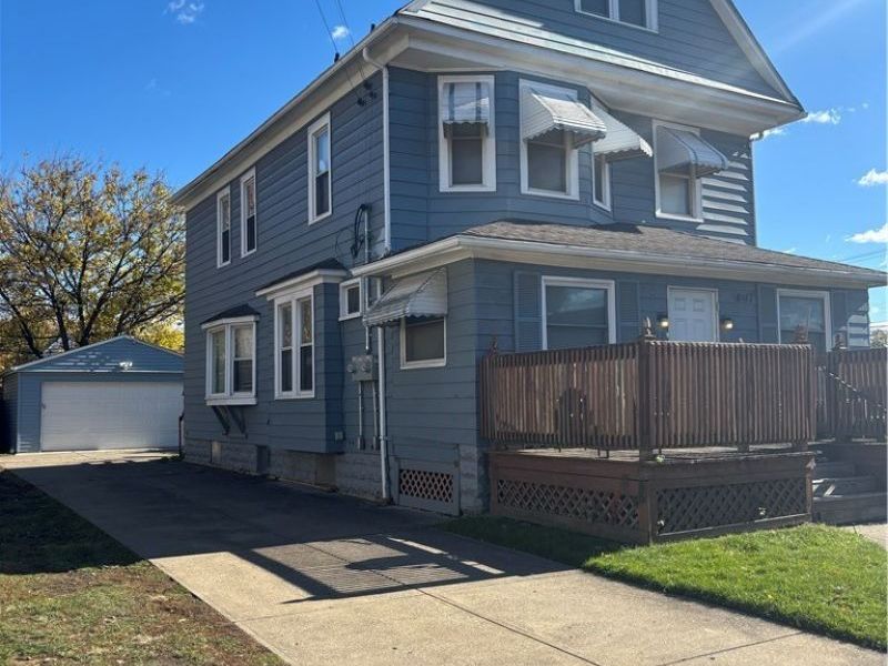 4017 E 54th Street, Newburgh Heights, OH 44105 Photo 2