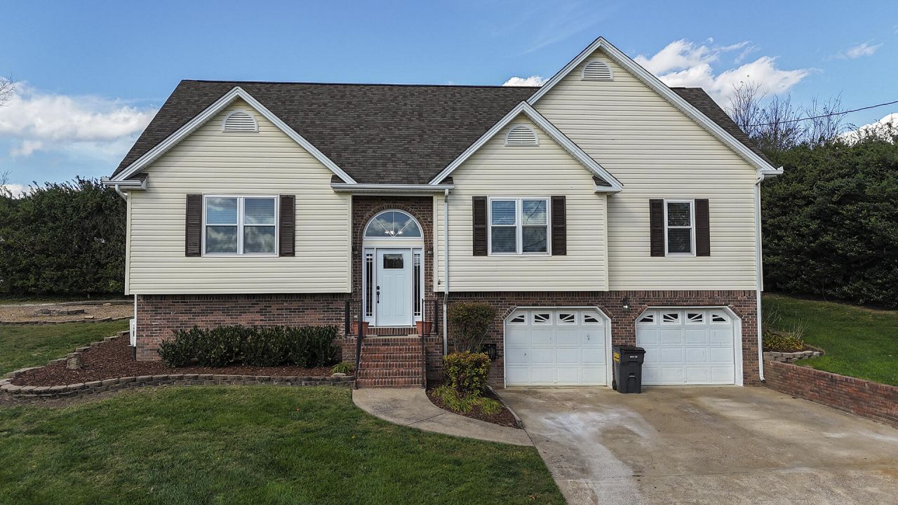 64 Hugo Drive, Ringgold, GA 30736 Main Photo