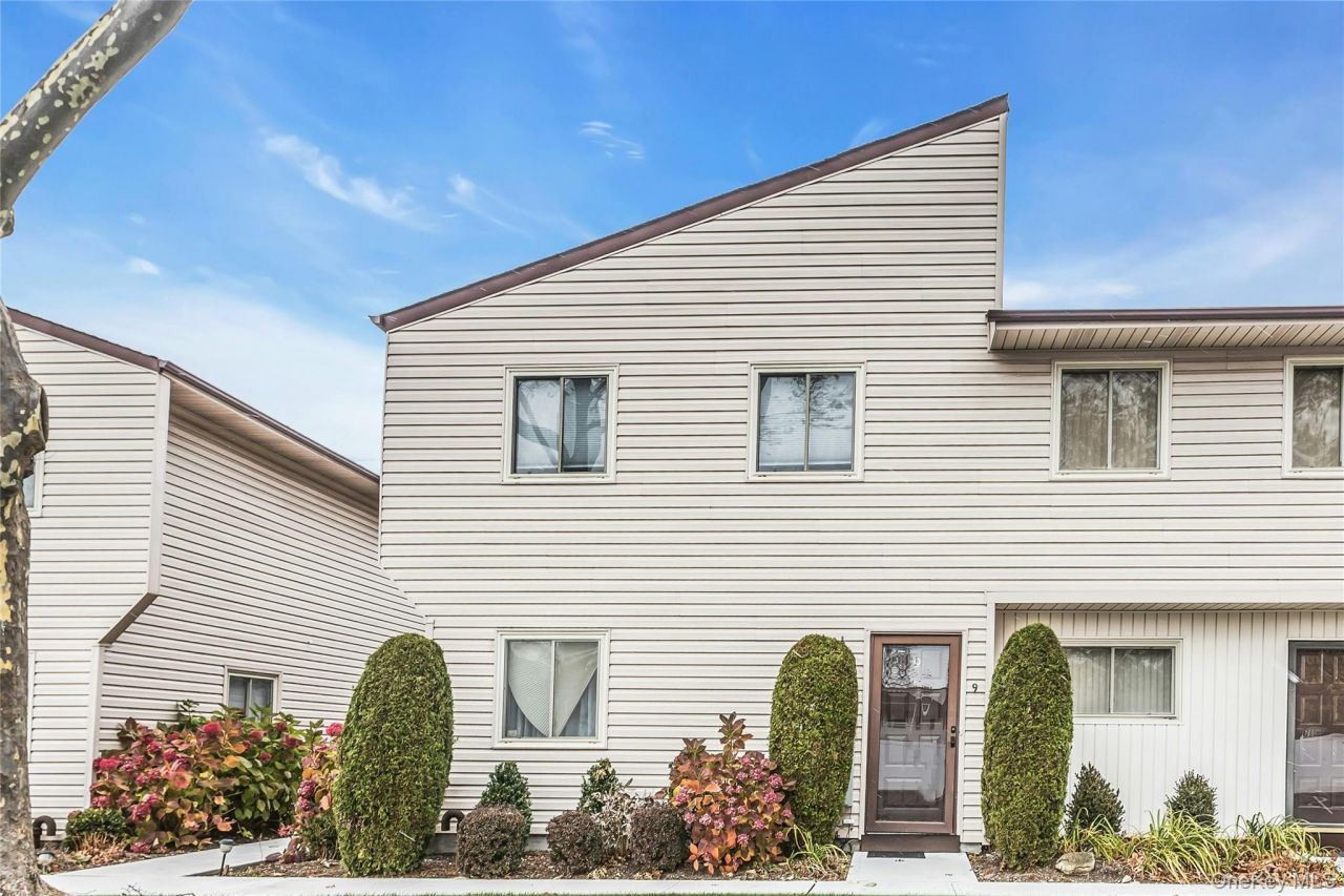 650 Newbridge Road, Unit 9, East Meadow, NY 11554 Main Photo
