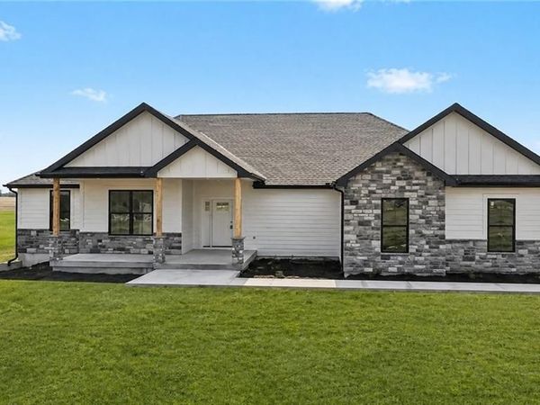 7203 92 Highway, Smithville, MO 64089