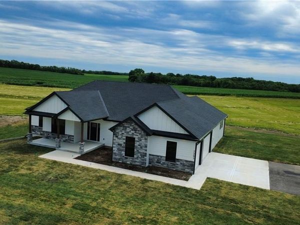7203 92 Highway, Smithville, MO 64089