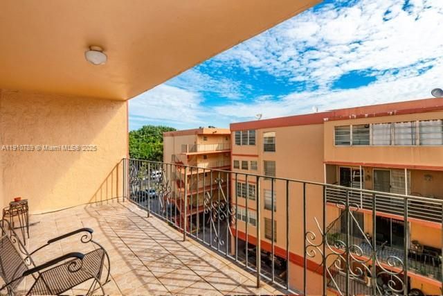 1890 W 56th St, Unit 1423, Hialeah, FL 33012 Photo