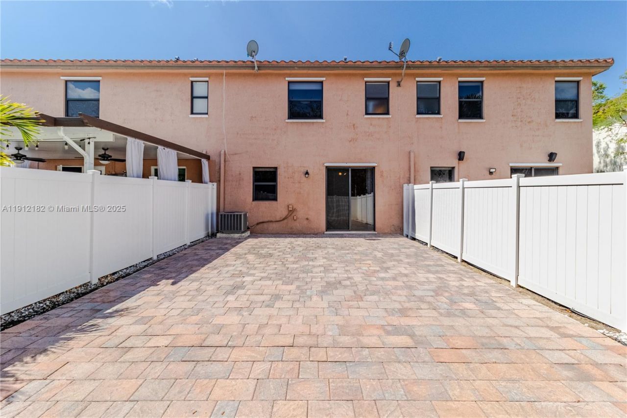 9045 W 33rd Ave, Unit 9045, Hialeah, FL 33018 Photo