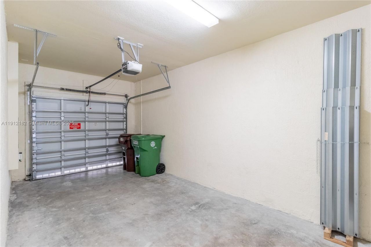9045 W 33rd Ave, Unit 9045, Hialeah, FL 33018 Photo