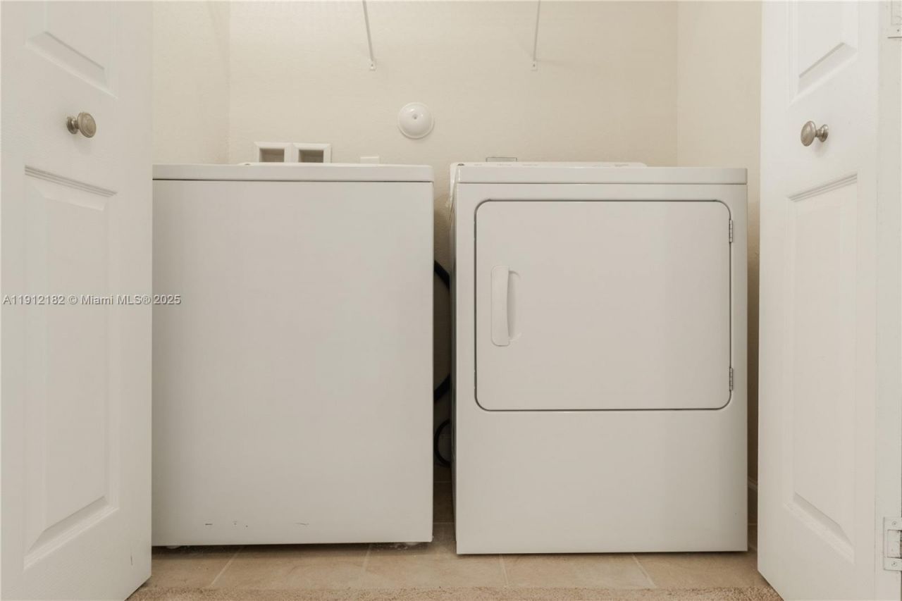 9045 W 33rd Ave, Unit 9045, Hialeah, FL 33018 Photo