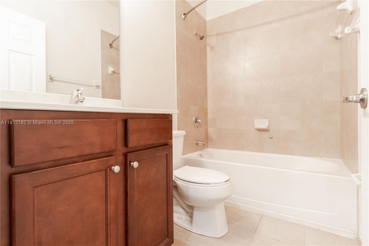 9045 W 33rd Ave, Unit 9045, Hialeah, FL 33018 Photo